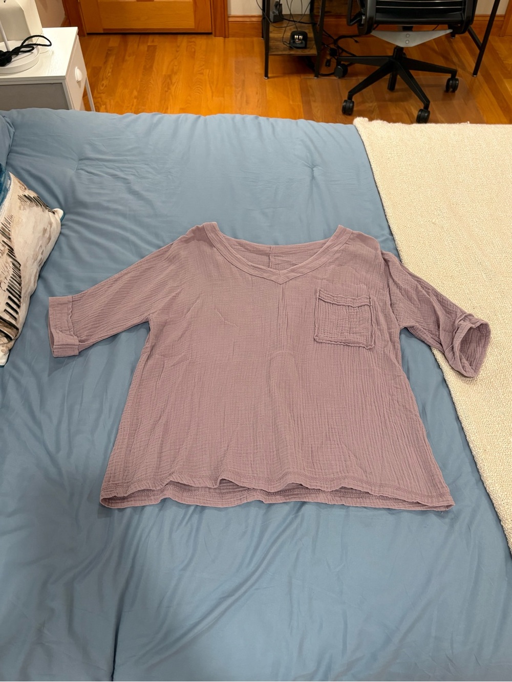 Light Mauve V-Neck Women's Top with Pocket